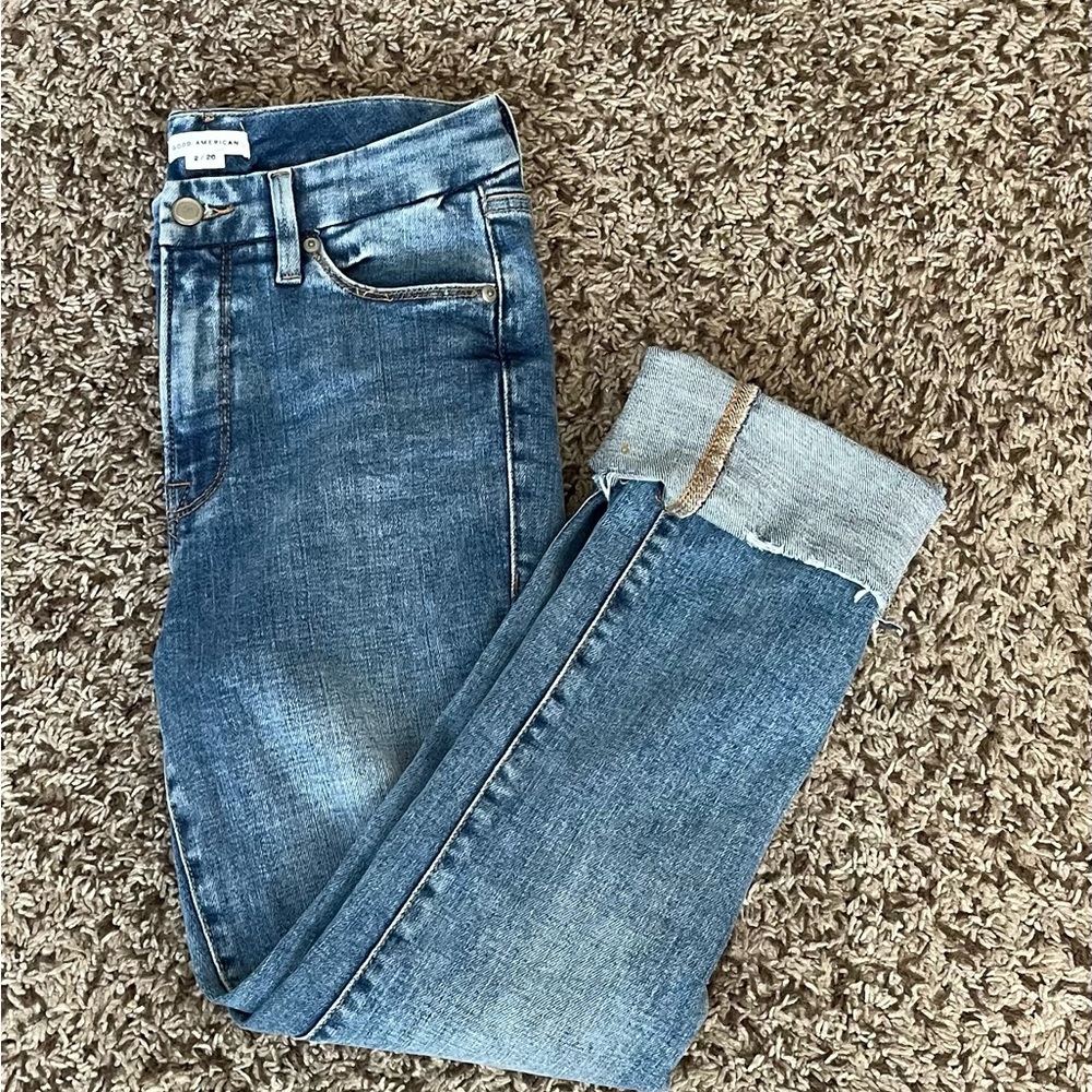 Good American STRAIGHT LEG Cropped Denim Jeans in Classic Blue